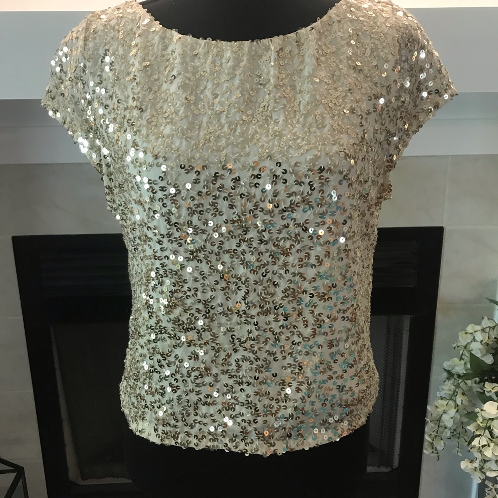 Gold w/Sequins Crew Neck Medium Top Blouse